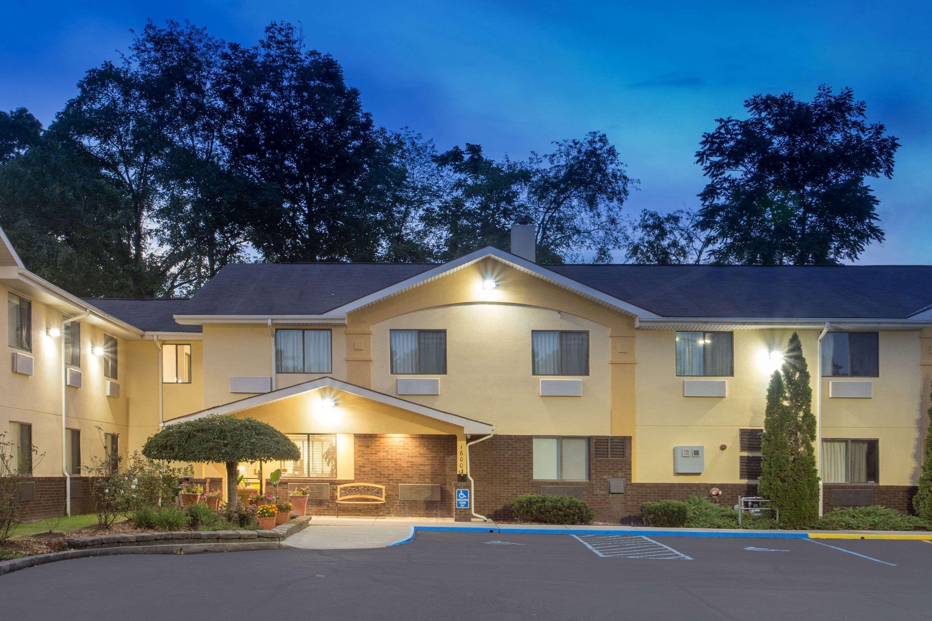 Super 8 By Wyndham Radford Va Hotel Ngoại thất bức ảnh