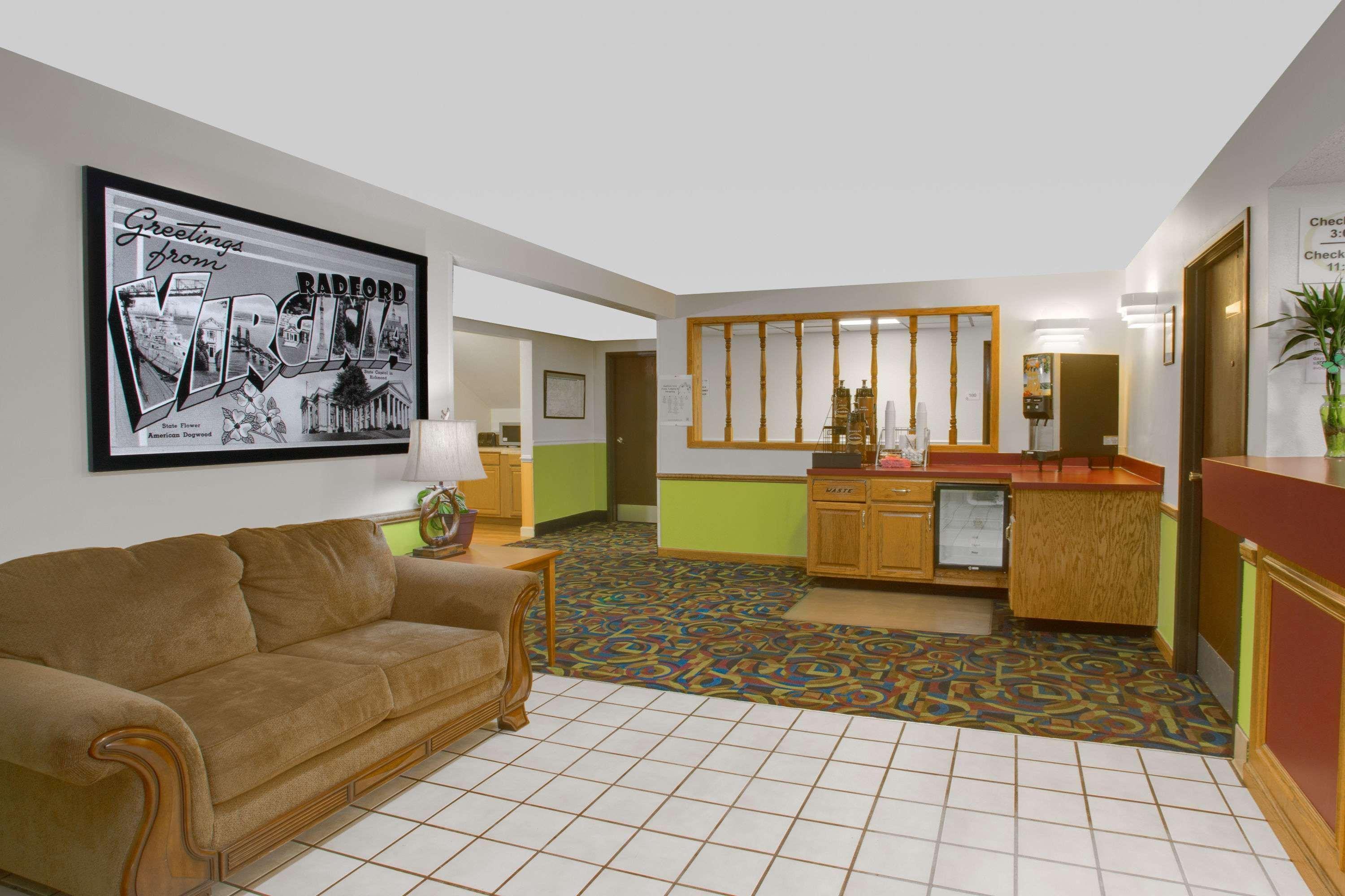 Super 8 By Wyndham Radford Va Hotel Ngoại thất bức ảnh